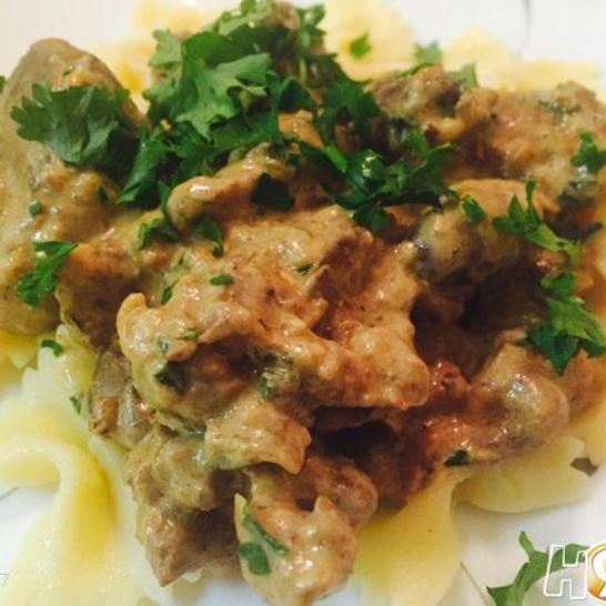 Рецепт куриных сердечек и печень, тушеные в сметане