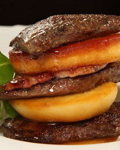 Нежная телячья печень с яблоками