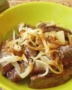 Печень говяжья с луком