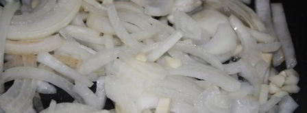 печень нежность в сметанно-луковом соусе. Шаг 6