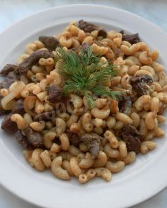 Печень с макаронами и луком