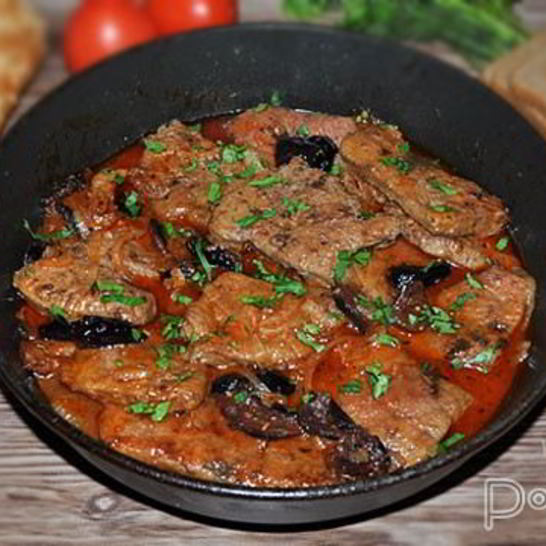 Рецепт печени в томатном соусе с черносливом