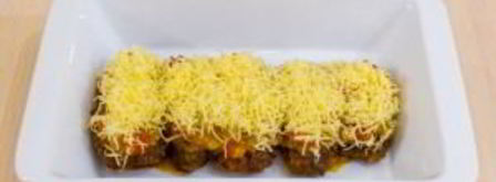 печень, запеченная с помидорами и луком под сыром. Шаг 16