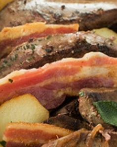 Телячья печень с беконом и картофелем