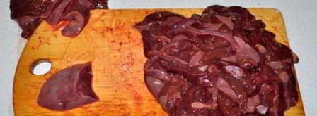 тушеная свиная печень в сметане. Шаг 2