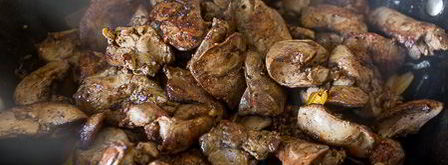 жареная куриная печень с овощами. Шаг 8