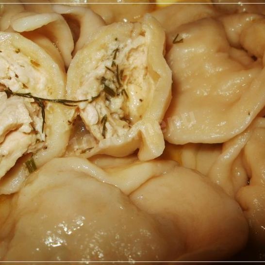Рецепт куриных пельменей с курицей и сыром