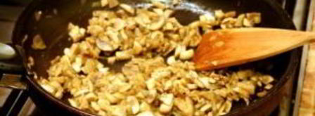 пельмени с грибами в горшочках. Шаг 5