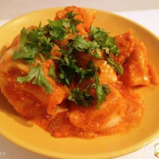 Рецепт пельменей тушеных с соусом в мультиварке