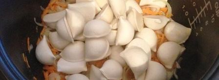 пельмени тушеные с соусом в мультиварке. Шаг 2