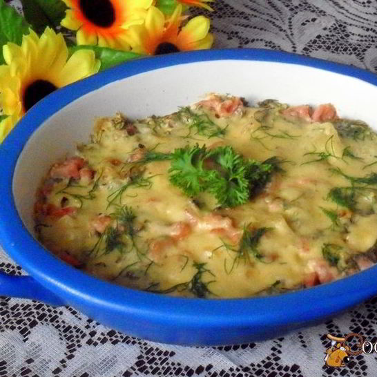 Рецепт пельменей, запеченных в сметане с ветчиной и сыром