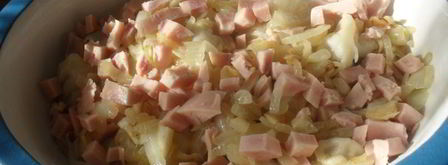 пельмени, запеченные в сметане с ветчиной и сыром. Шаг 5