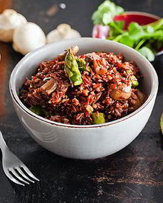 Пилав из коричневого риса, спаржи и грибов в мультиварке