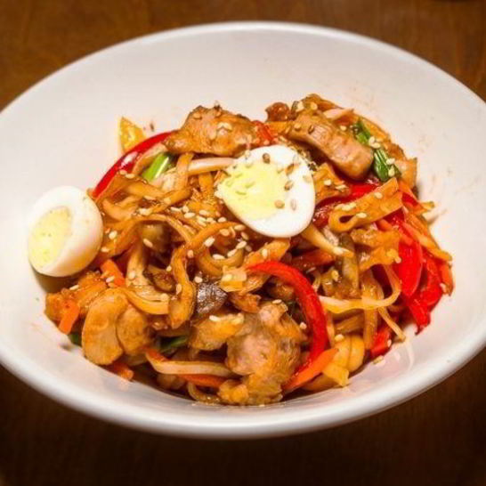 Рецепт пшеничной лапши с курицей и овощами