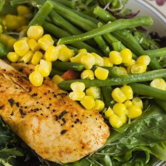 Рецепт фаршированной маскарпоне и эстрагоном курица с рагу из фасоли и бекона