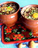 Грибное рагу в горшочках