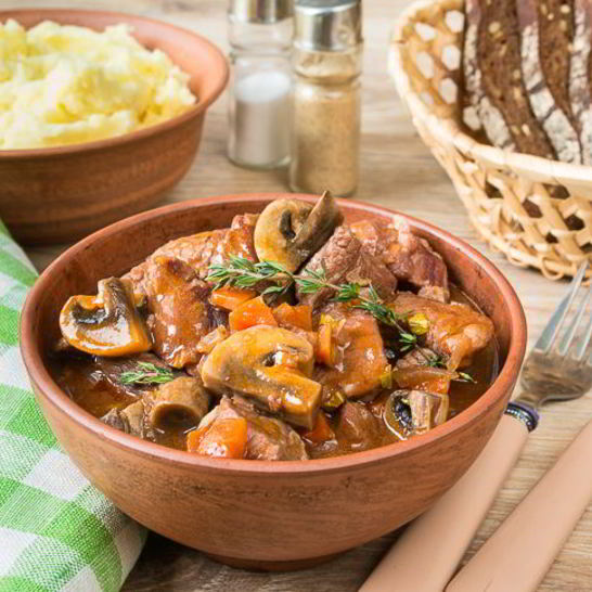 Рецепт густого рагу из свинины на красном вине