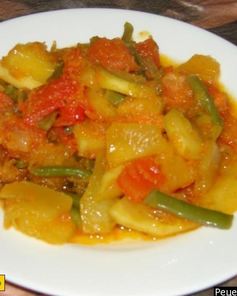 Овощное рагу из кабачков помидор и фасоли