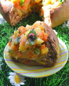 Овощное рагу в ржаном хлебе