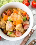 Рагу из курицы с колбасками и тыквой