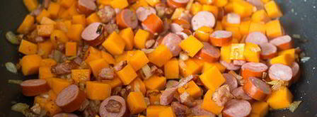 рагу из курицы с колбасками и тыквой. Шаг 5