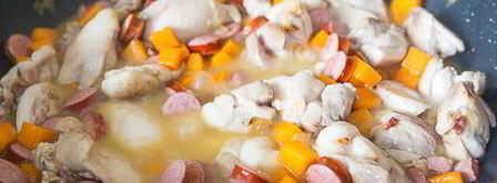 рагу из курицы с колбасками и тыквой. Шаг 6