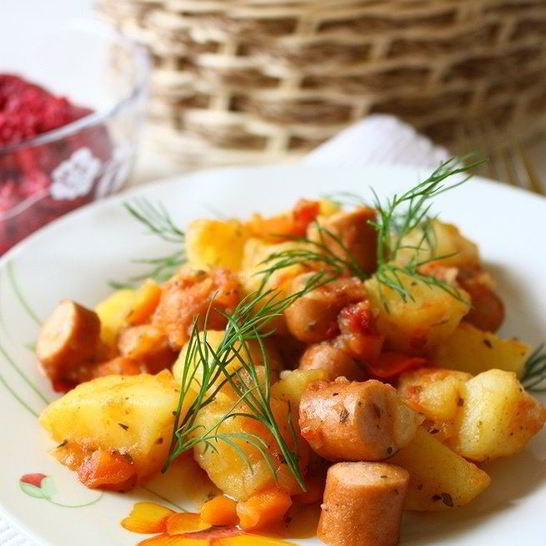 Рецепт рагу с картофелем и сосисками