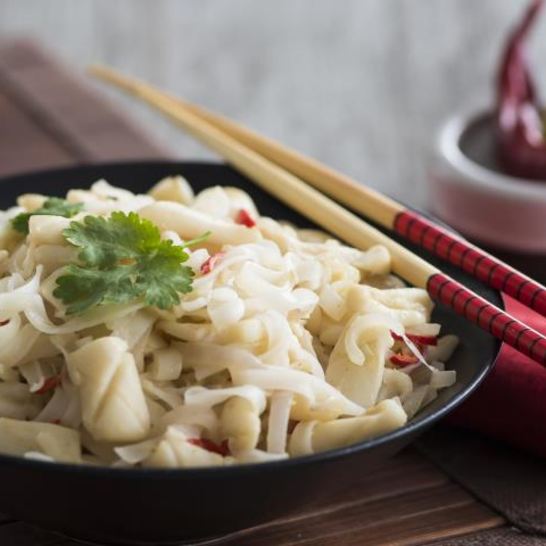 Рецепт рисовой лапши с кальмарами и кокосовым соусом