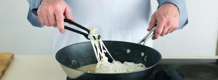 рисовая лапша с кальмарами и кокосовым соусом. Шаг 6