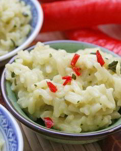 Летнее ризотто с зеленью, фетой и кабачками