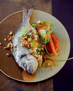 Дорада с овощами, лимоном и печеной тыквой