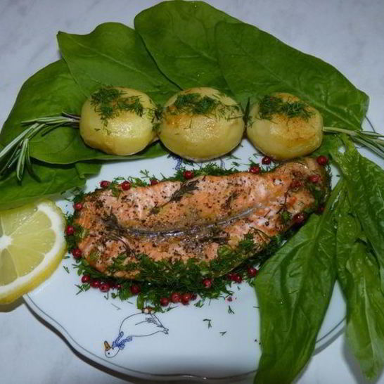 Рецепт форели с картофелем на розмариновой веточке