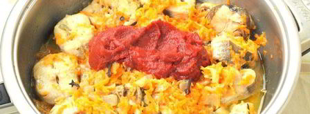 хек с овощами в томатном соусе. Шаг 4