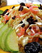 Креветки с рисом и черносливом