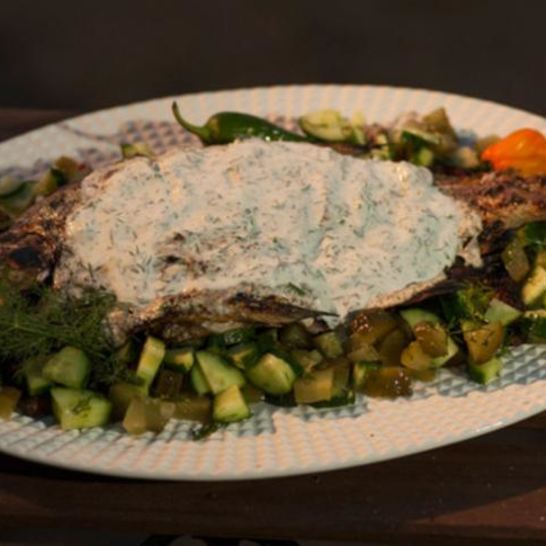 Рецепт леща на решетке с огуречным салатом