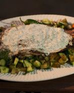 Лещ на решетке с огуречным салатом