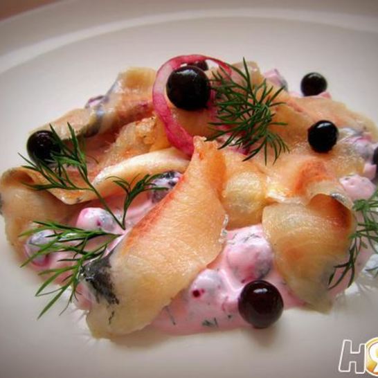 Рецепт сельди пряного посола со смородиновым соусом