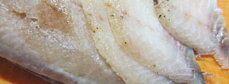 сельдь пряного посола со смородиновым соусом. Шаг 6