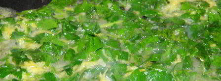 семга на слоеной подушке с огурцами и соусом. Шаг 4