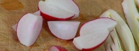 семга с салатом из цикория, фенхеля и редиски. Шаг 6