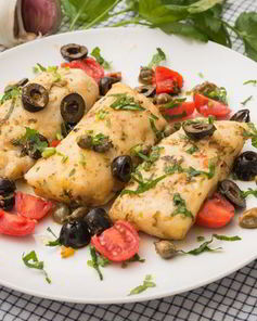 Треска с овощами запеченная в фольге