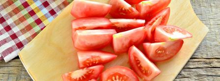 цесарка в духовке с картофелем и черносливом. Шаг 2