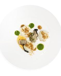 Устрицы с сыром мимолет, горчицей и водяным крессом