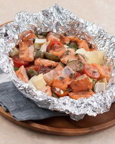 Запеченная форель с овощами и сыром камамбер