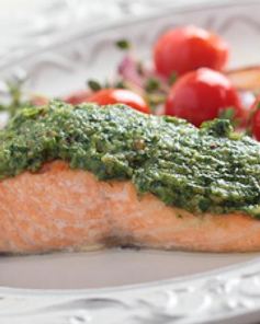 Запеченный лосось под соусом песто