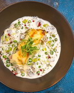 Запеченный палтус с шампиньонами и горошком