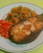 Жаренная рыба с рисом в соевом соусе