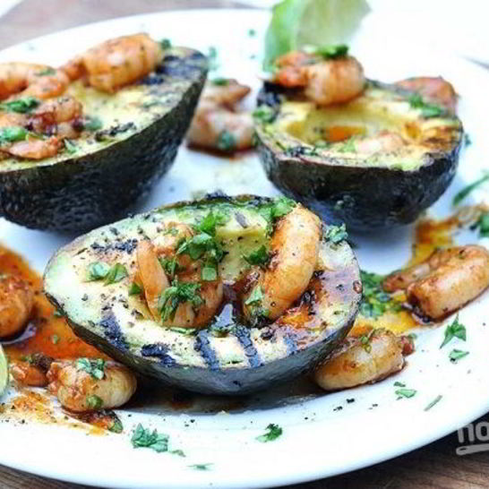 Рецепт жареных креветок в авокадо