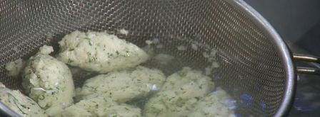 рыбные клецки с фунчозой и соевым соусом. Шаг 2