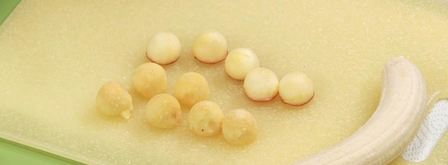 фруктовые шашлычки в кокосовом бисквите. Шаг 2